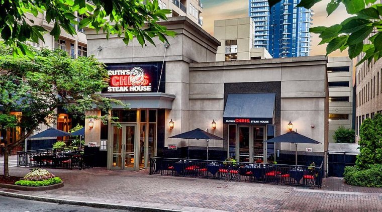Exterior of Ruth's Chris Steakhouse in Uptown Charlotte, NC